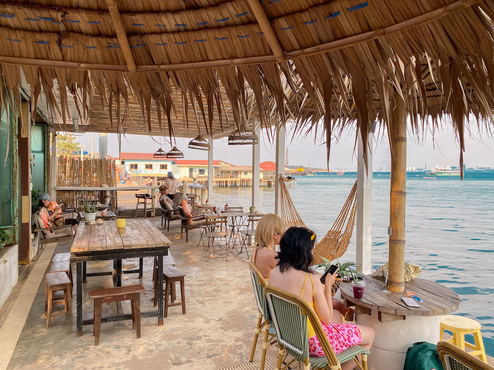 Arthit House Resort Kohlarn（アーティット ハウス リゾート コーラン）周辺のカフェ