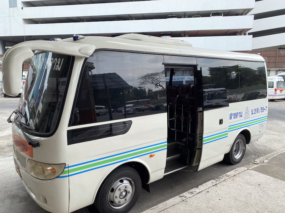 エカマイバスターミナルのチャチュンサオ行きミニバス