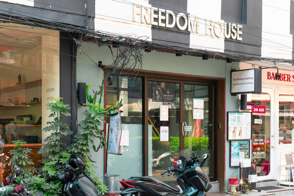 バンコク・トンローの日本人美容室F.の外観