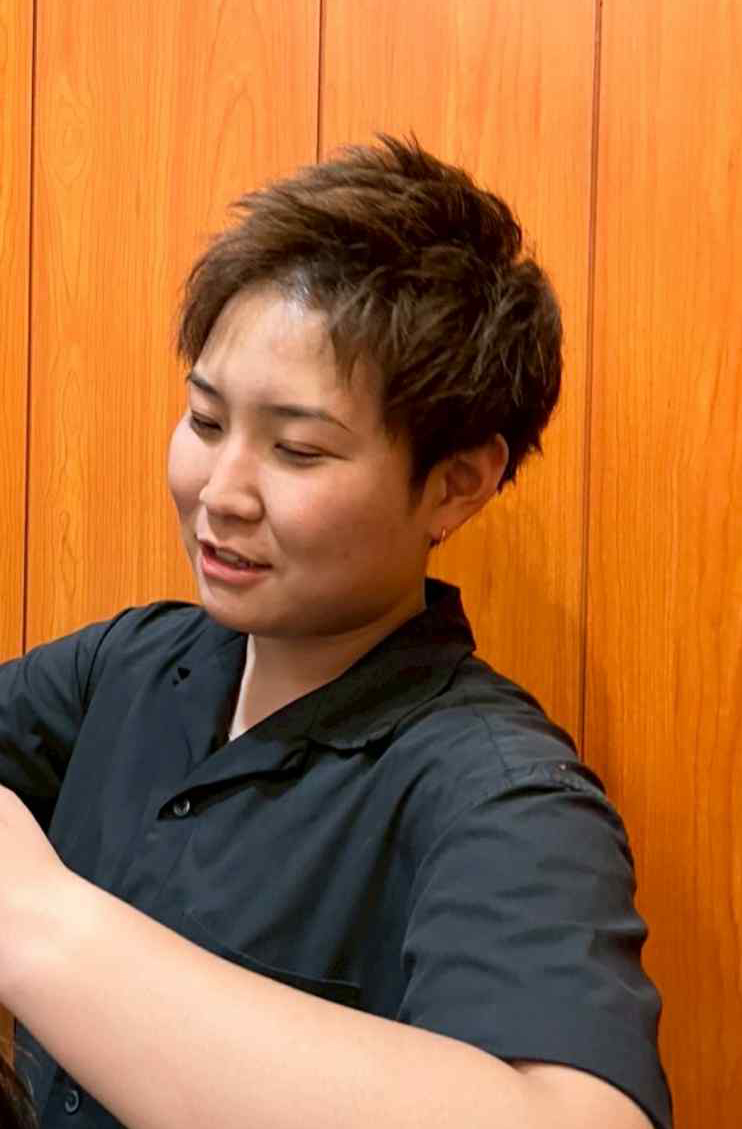 バンコク・トンローの日本人美容室F.のスタイリストNagiさん