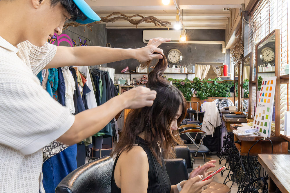 バンコク・トンローの日本人美容室F.でのヘアカラー１