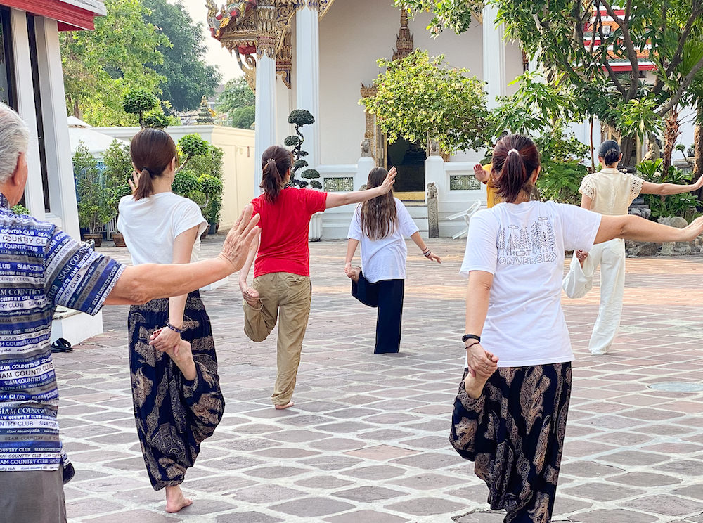 ルーシーダットンの姿勢2