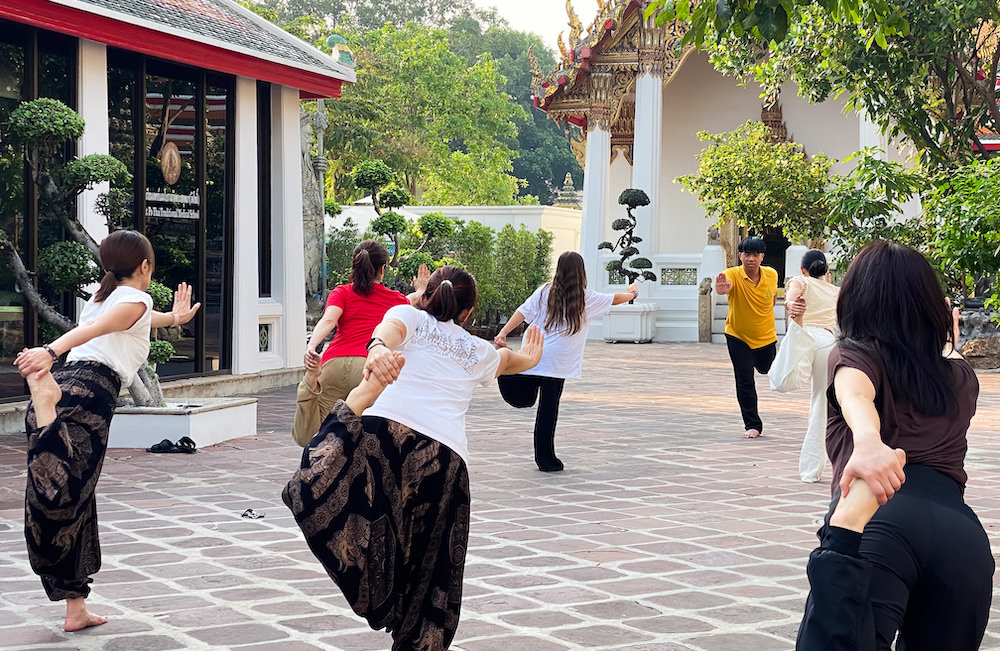 ルーシーダットンの姿勢3