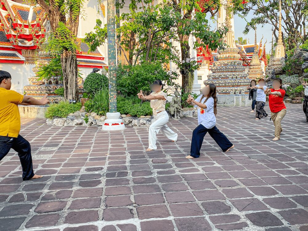 ルーシーダットンの姿勢4