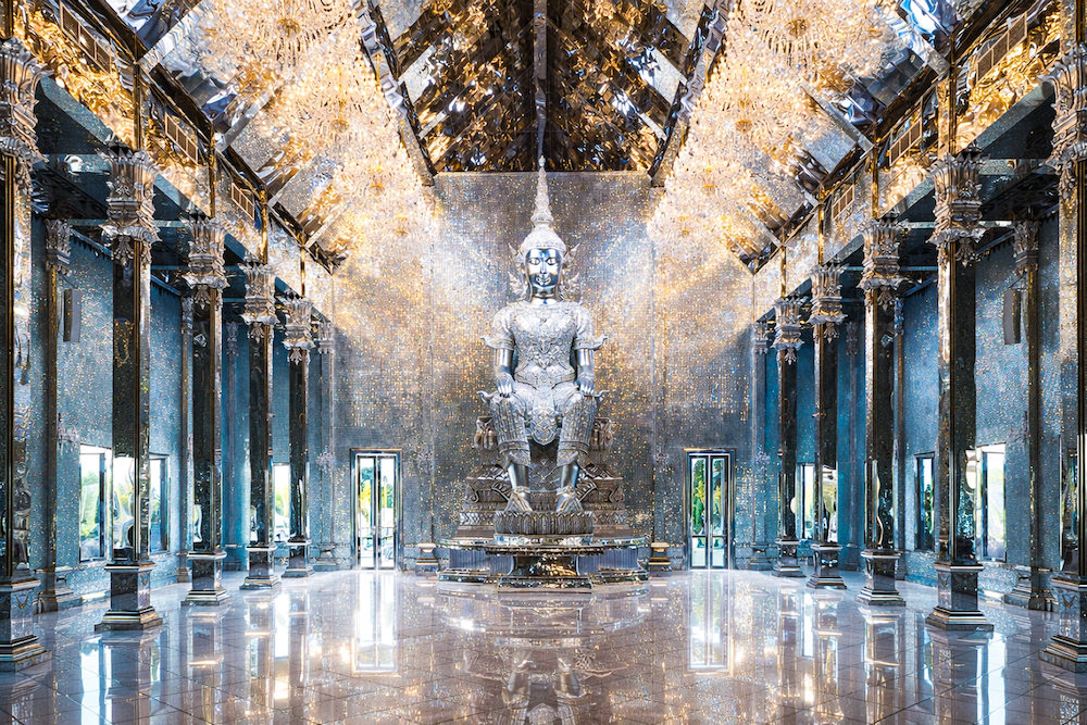 チャチュンサオのワット・プッタプロムヤーン(Wat Phuttha Prommayan)の礼拝堂に安置されている仏像2