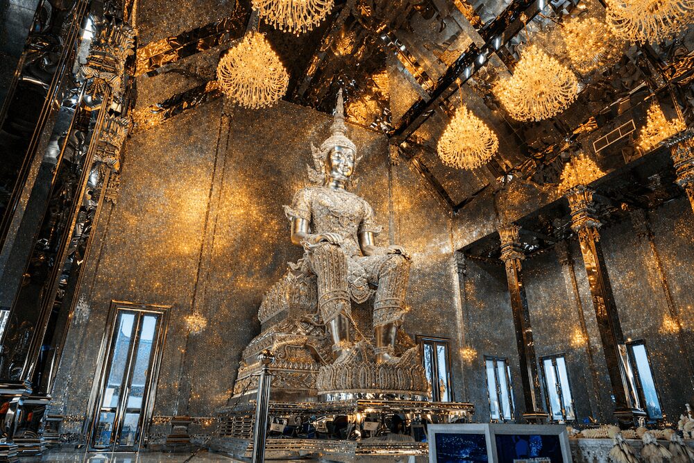 チャチュンサオのワット・プッタプロムヤーン(Wat Phuttha Prommayan)の礼拝堂に安置されている仏像3