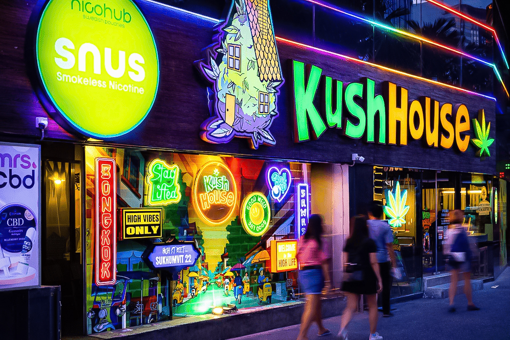 Kush House Bangkok(クッシュ ハウス バンコク)のネオン