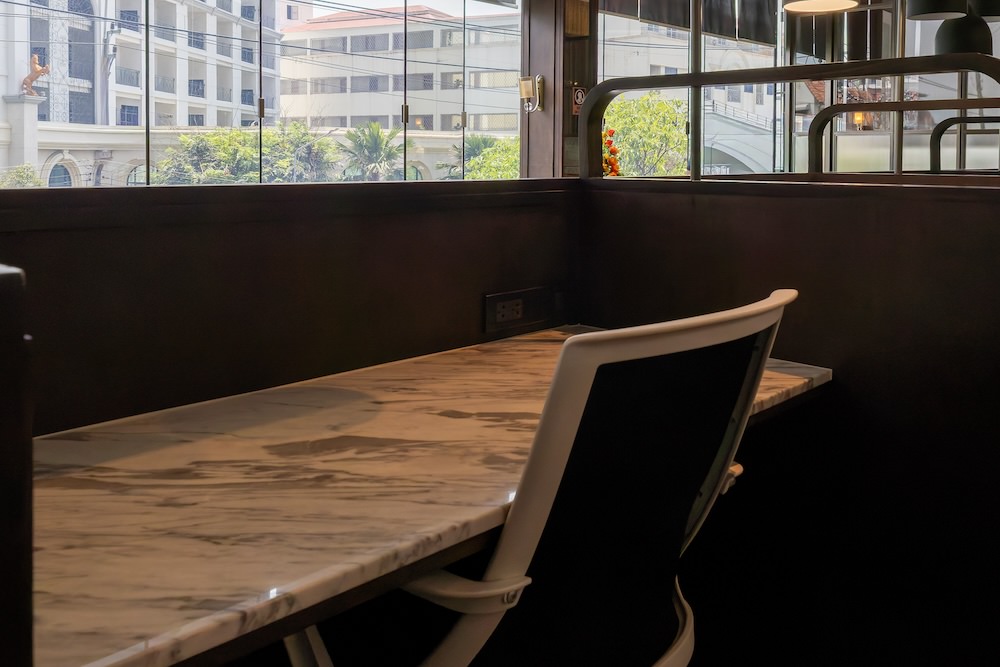 パタヤのノマドカフェ「Hey Coffee North Pattaya」のコワーキングスペース２