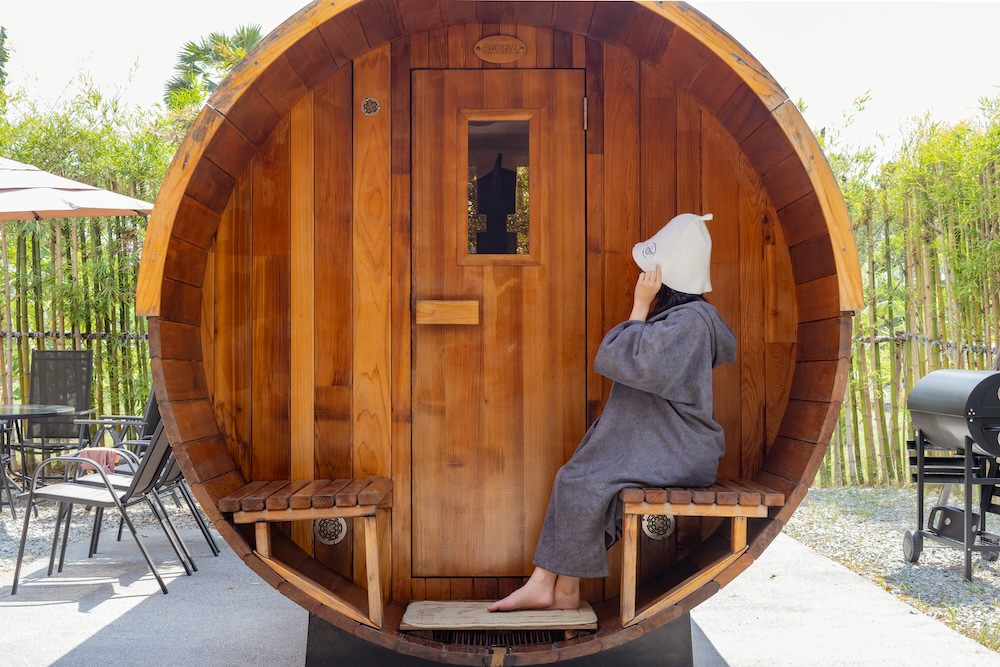 パタヤのプライベートバレルサウナ「TotonouNippon」のサウナ室1