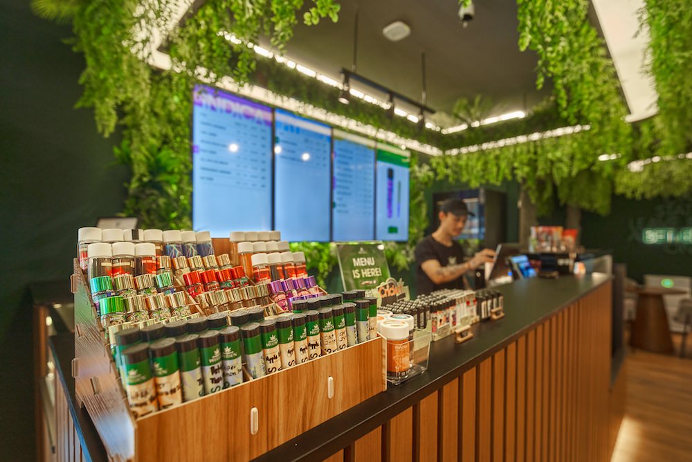 タイのディスペンサリー「WeedeN」プーケット店の店内