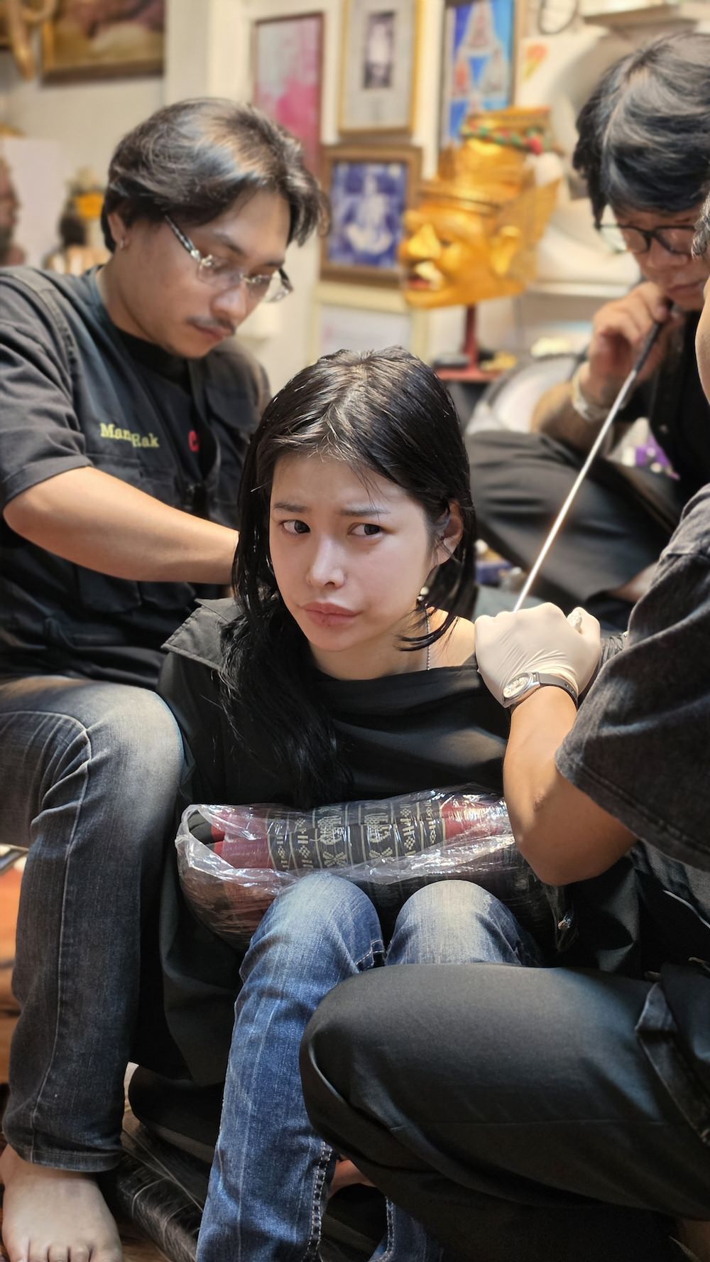 サクヤンを入れているタイ人女性