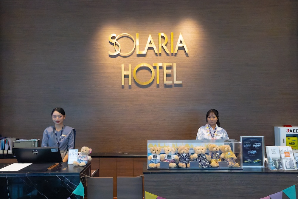 ソラリア西鉄ホテルバンコク（Solaria Nishitetsu Hotel Bangkok）エントランスロビーの日本人スタッフ