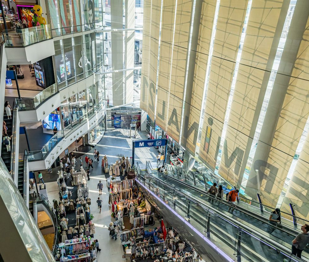 ターミナル21アソークの中