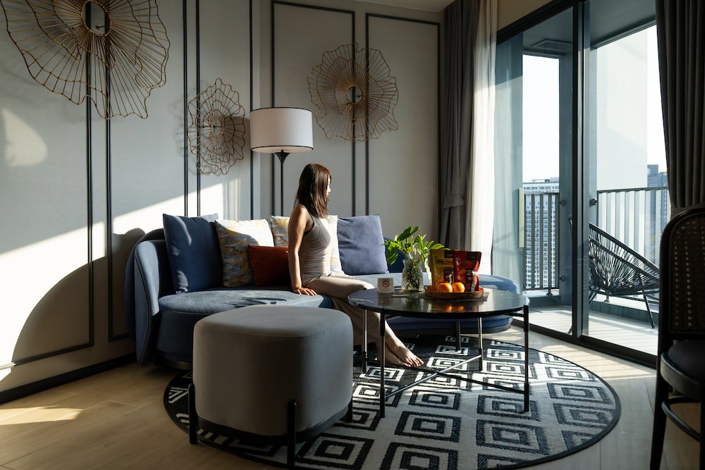 サマセットパタヤの客室「1-Bedroom Premier with Seaview」のリビング1