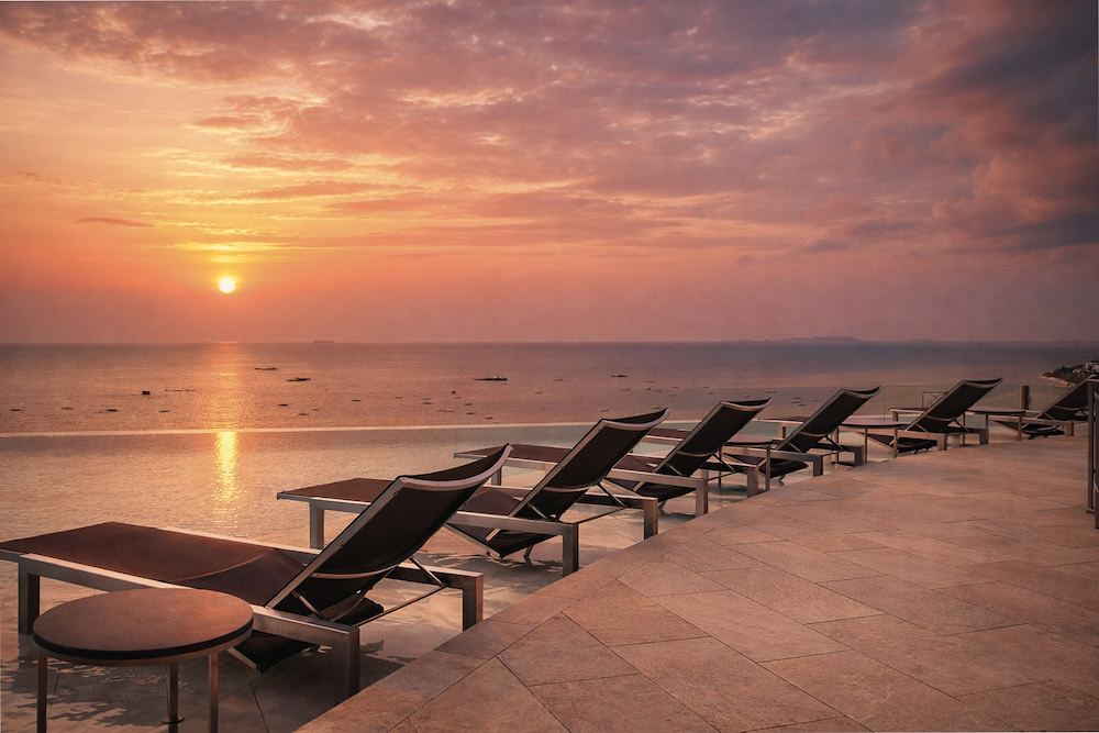 サマセットパタヤの屋上プールからの夕日3