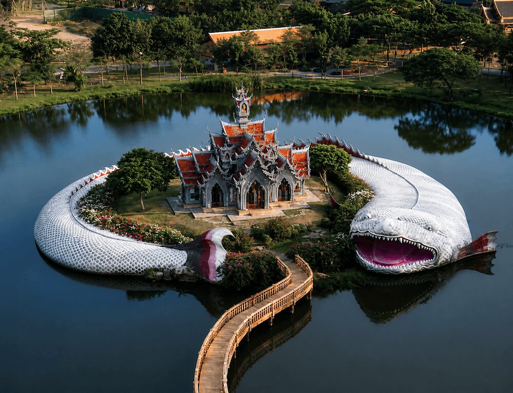 ムアンボーランの須弥山を模した建築物