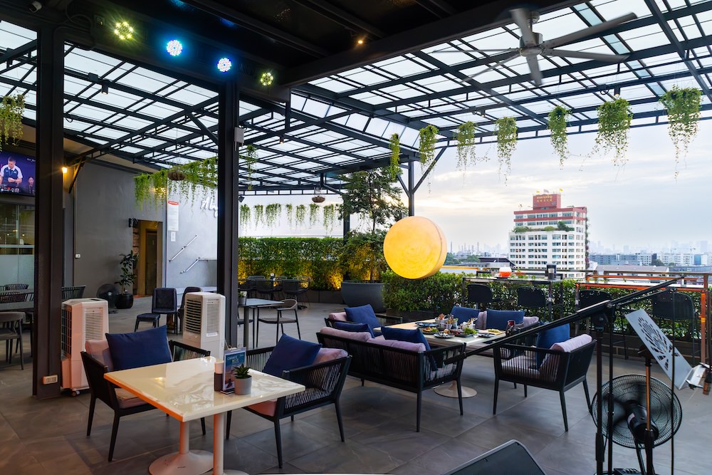 ルーメン バンコク ウドムスック ステーション (Lumen Bangkok Udomsuk Station )のルーフトップバー
