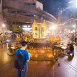 夜のエラワン廟