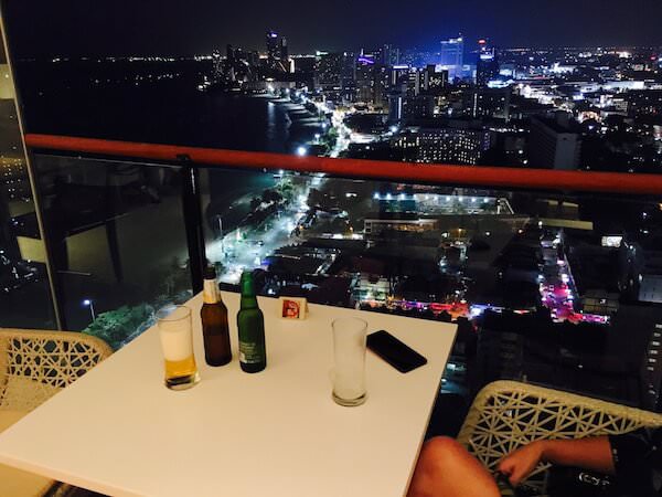 ヒルトン パタヤ (Hilton Pattaya)　夜のエグゼクティブラウンジ２