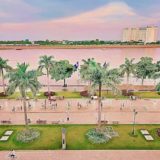 ザ クウェイ ブティック ホテル(The Quay Boutique Hotel)の客室から見えるプノンペンリバーサイド