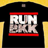 RUNBKKのTシャツ