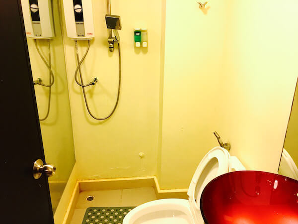S30 ホテル(S30 Hotel)のシャワールーム１