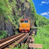 アルヒル桟道橋を走る列車