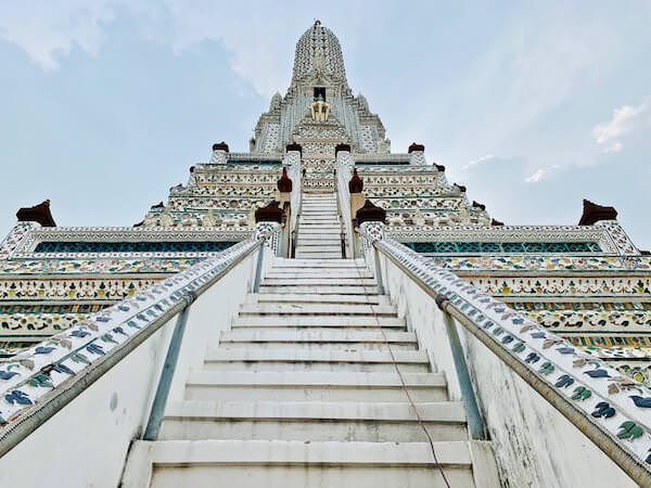 ワットアルン大仏塔の階段
