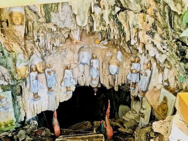Wat Simalaisongthamの洞窟入り口